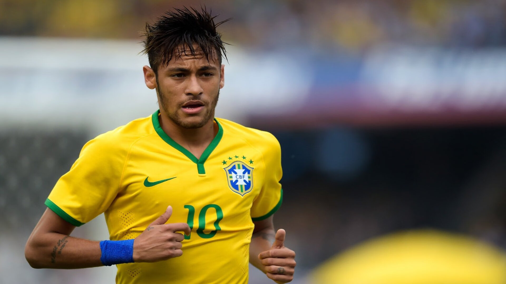 C罗焦点对战，德罗巴与40激战巴黎圣日耳曼分钟，比赛规则变更胜负难料！赛场气氛高涨