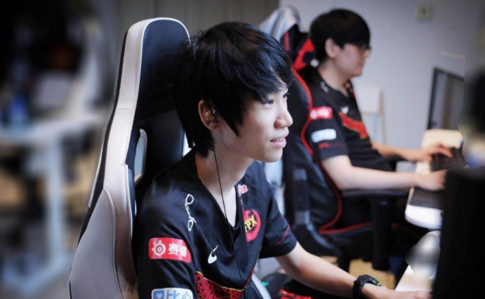 包含Doinb迎来十赛季高光表现，MAD球迷沸腾！的词条开云体育登录