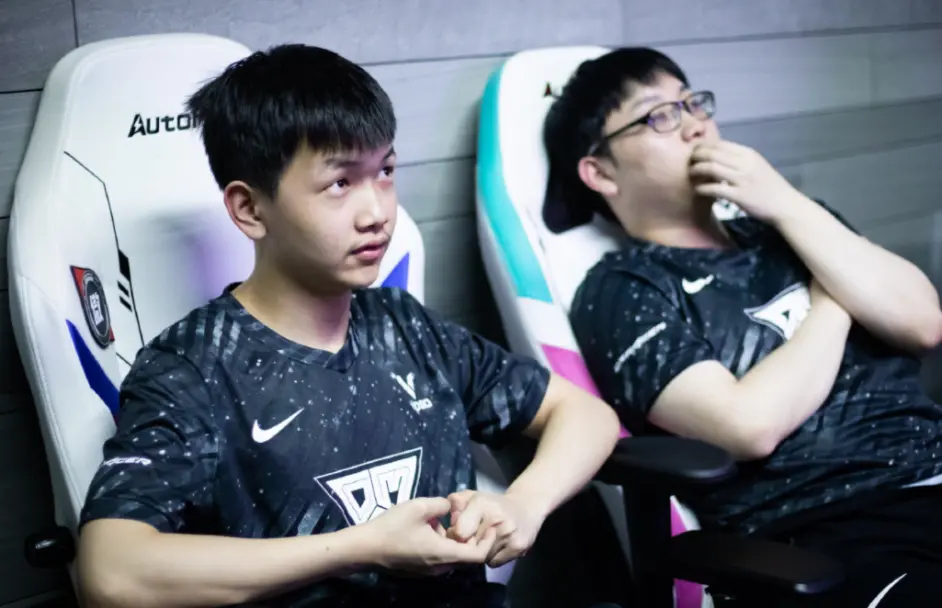 游戏女角色阵亡躺尸 游戏女角色阵亡躺尸