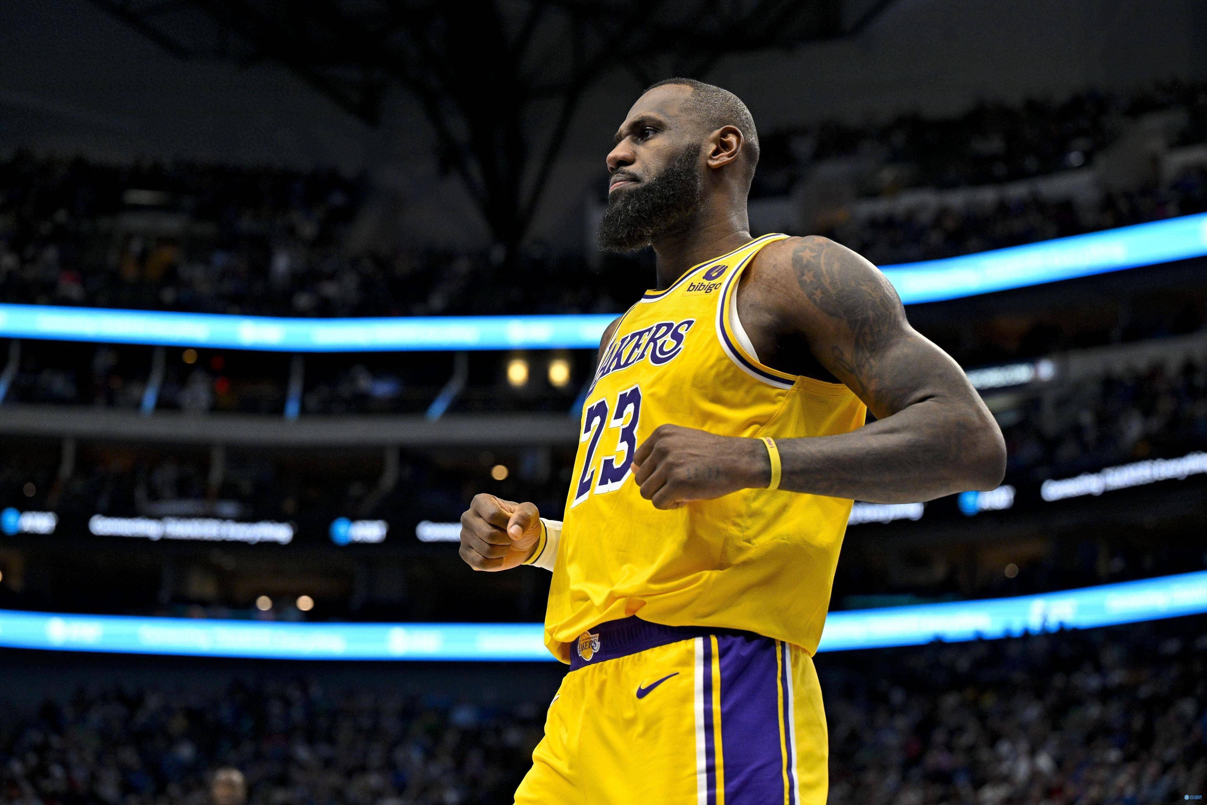  詹姆斯单挑美国队助教 